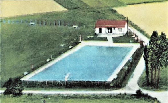 Eine Luftaufnahme von Münchehagens Freibad um 1968. Mönkehäger Dörpverein