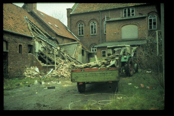 Blick auf die Rückseite des Raths-Kellers in den 1980er Jahren: Deutlich ist zu sehen, wo das Fenster einst seinen Platz hatte. Bürger- und Heimatverein Rehburg