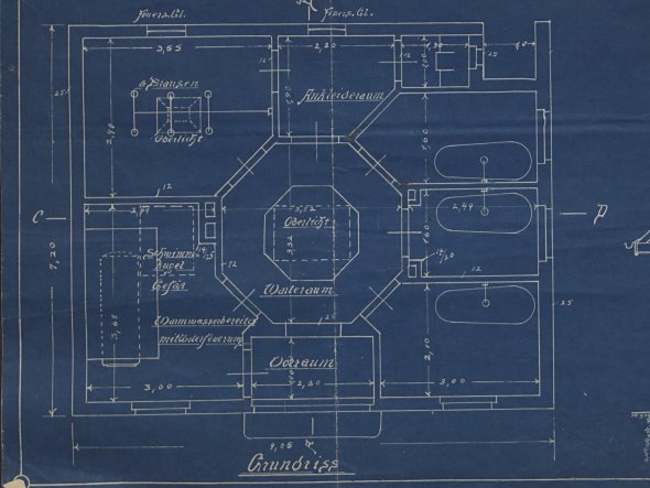 Blaupause: Der Grundriss zeigt den achteckigen Wartebereich ebenso wie die drei Räume mit den Wannenbädern.