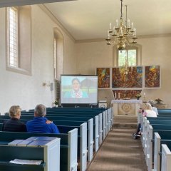 Raderlebnistag Münchehagen In der Kirche wird ein Film gezeigt.